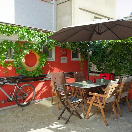 Nomado Hostel Varna Exteriör bild