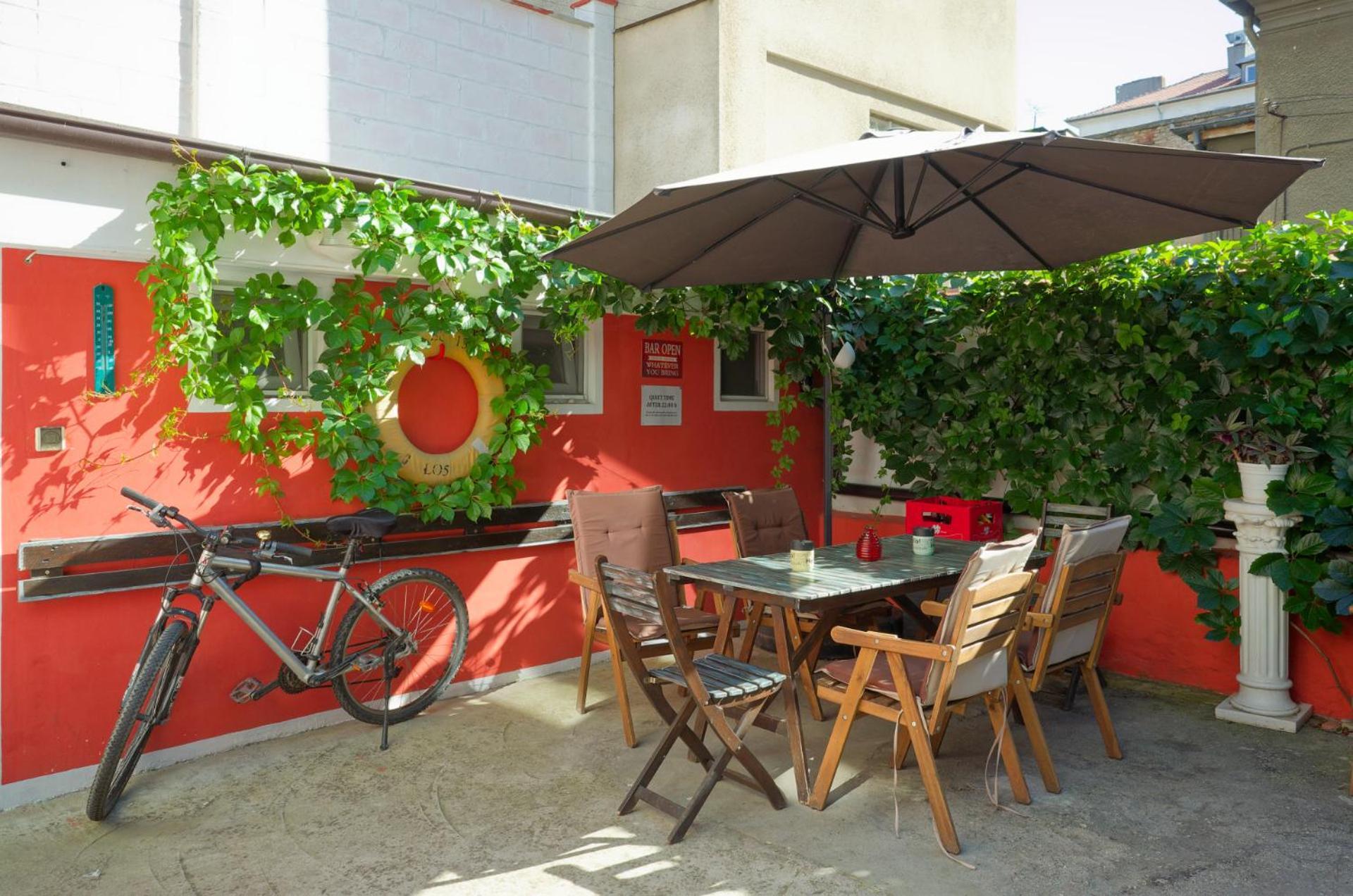 Nomado Hostel Varna Exteriör bild